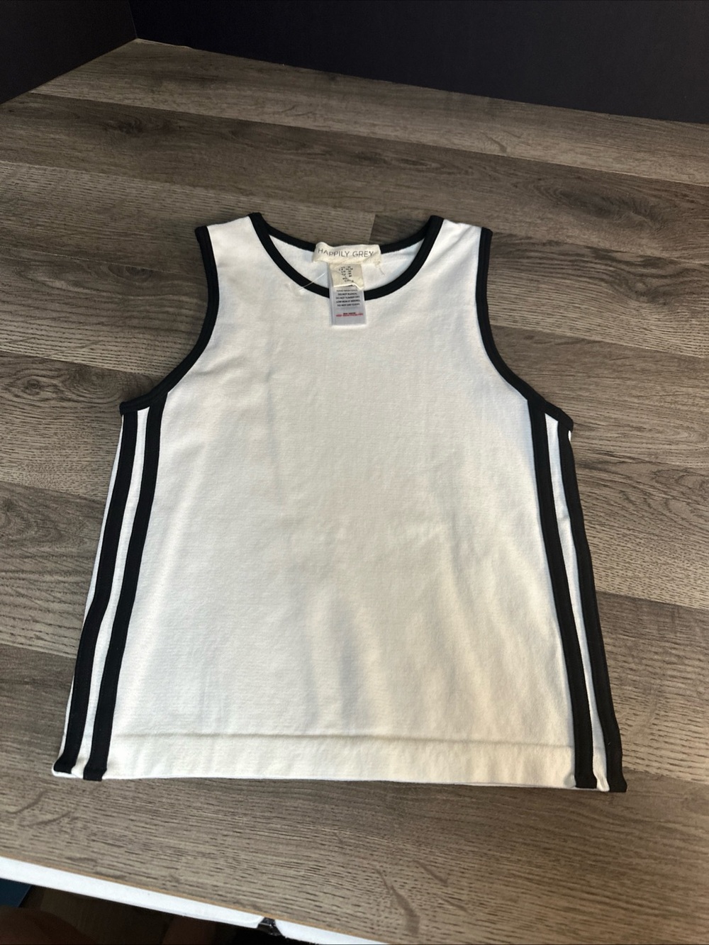 Women’s White Tank Top with Black Trim – Casual Sleeveless Tee